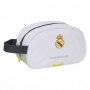 SAFTA REAL MADRID NECESER DE 5L PORTATODO - ADAPTABLE A CARRO - ASA DE MANO - CIERRE DE CREMALLERA - 26X15X12CM - BLANCO Y NEGRO